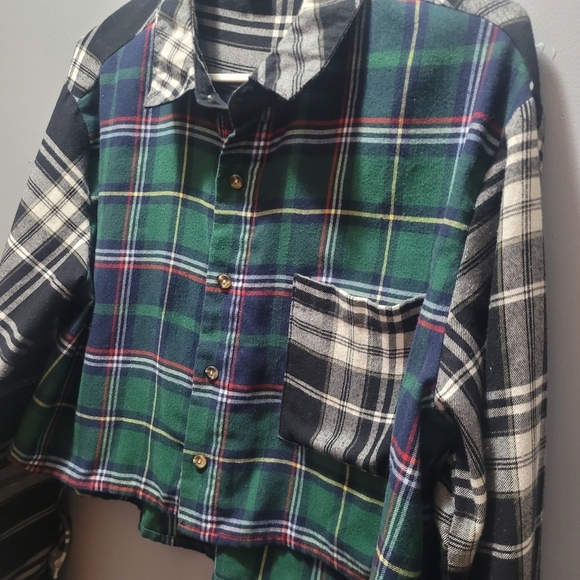 Forever 21 Cropped Plaid Button Front Shirt M - Picture 3 of 5